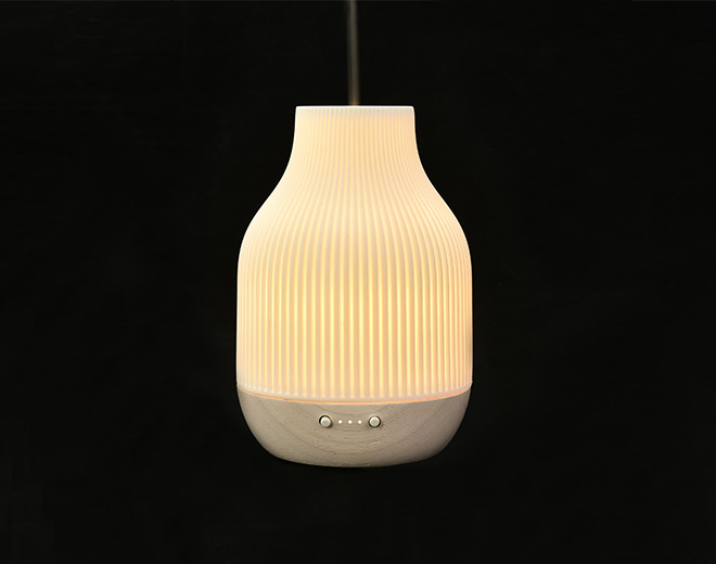 Малко-бамбукова основа бяла керамична електрическа ултразвукова дифузьор със светлина