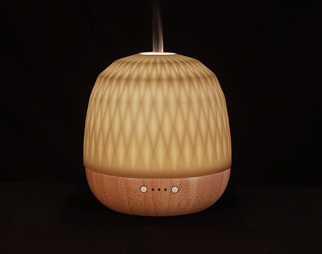Лука-еко приятелски бамбук база ултразвукова дифузер с топла жълта светлина